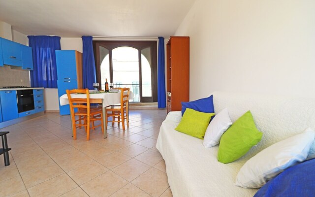 Flat Desirè Close To Beaches with Sight Castle, Terrace, Wi-Fi