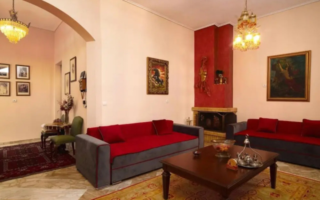 Spacious Central Apartment w h Free Parking Spaces