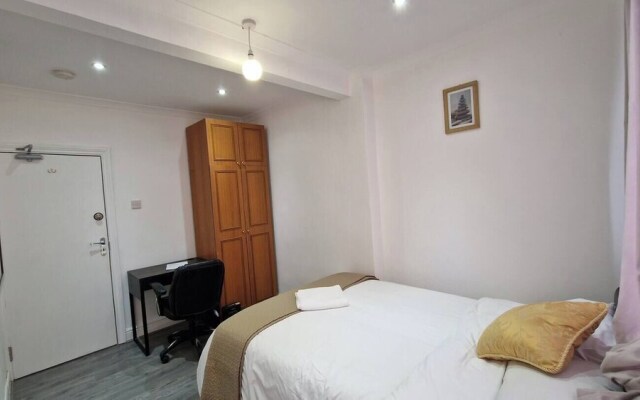 Captivating 2-bed Apartment in Ilford