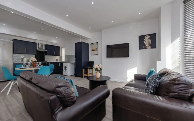 Apartment - Sleeps 7 - Parking - Close to Pier