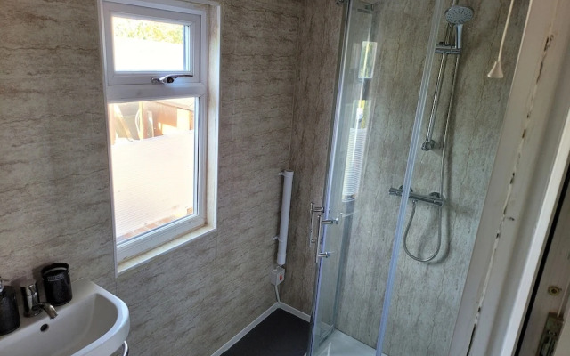 Bright & Homely Apartment