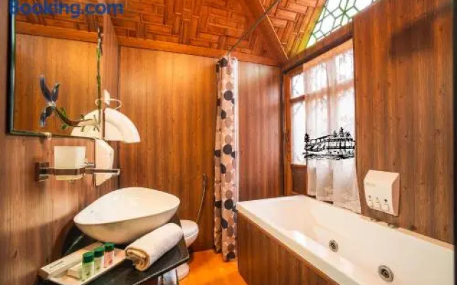 New Zenith Group of Houseboats
