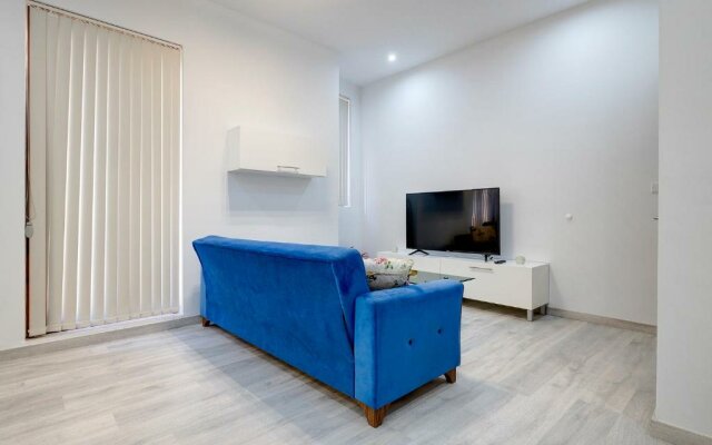 Picturesque Sliema Pad Steps From the Seafront