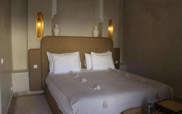 Riad Emberiza Sahari