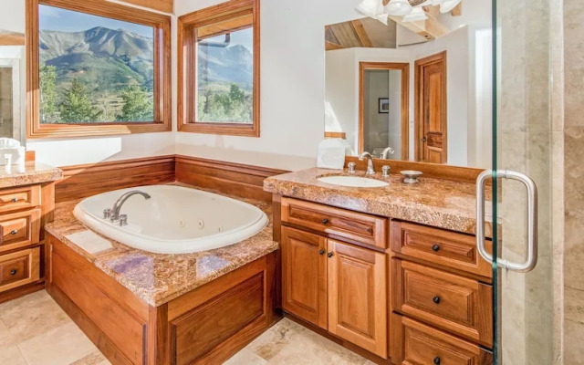 Lodge ON THE Point by Exceptional Stays