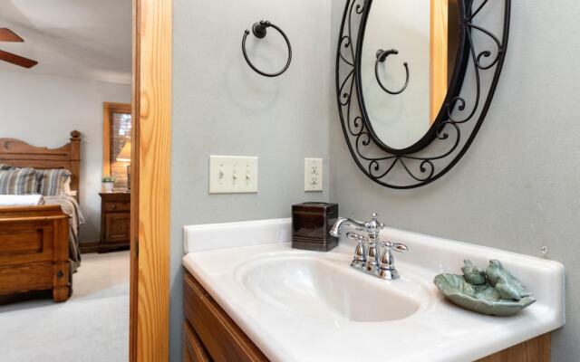 Retreat at Wintergreen Pool Access Grill