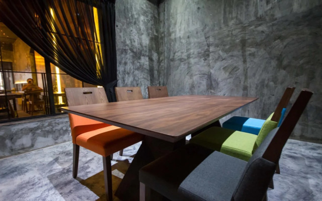 Manhattan Condo 8-11pax (2min to Aeon & Lotus)