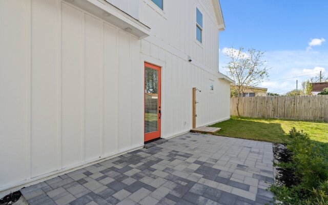 Brand NEW Expansive Coastal Home w/ Custom Furnishings Sleeps 15