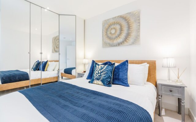 Large Windsor Apartment Free Parking Single or King Beds