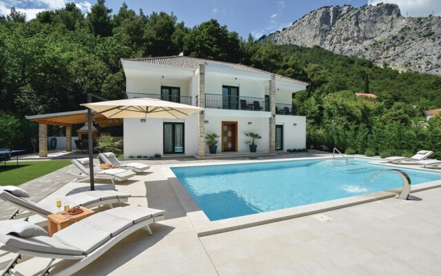 Amazing Home in Omis with Hot Tub, Sauna & WiFi