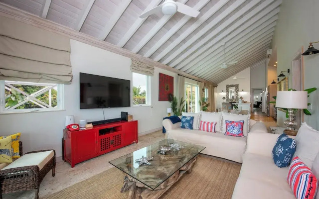 Wild Orchid Hideaway: Lux Beachfront Sanctuary
