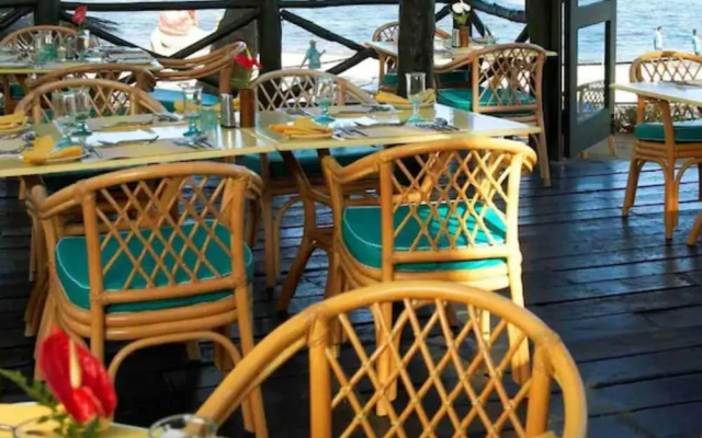 Sarova Whitesands Beach Resort Spa 4