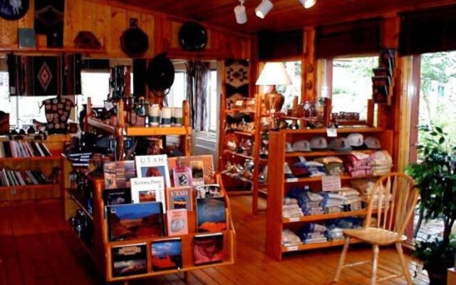 Capitol Reef Inn & Cafe