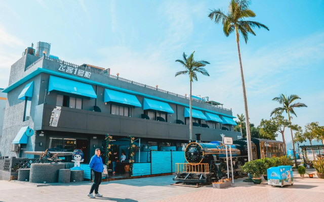 YueLanwan Seaside Resort Hotel