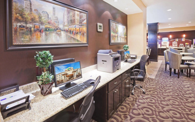 Holiday Inn Express & Suites Denton North by IHG