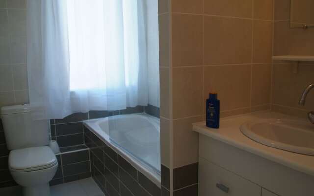 Well-Kept Bungalow with Combi-Microwave, Beach at 5 Km