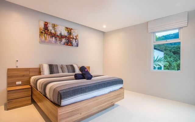Elegant Designer 4BR Pool Villa Skylight