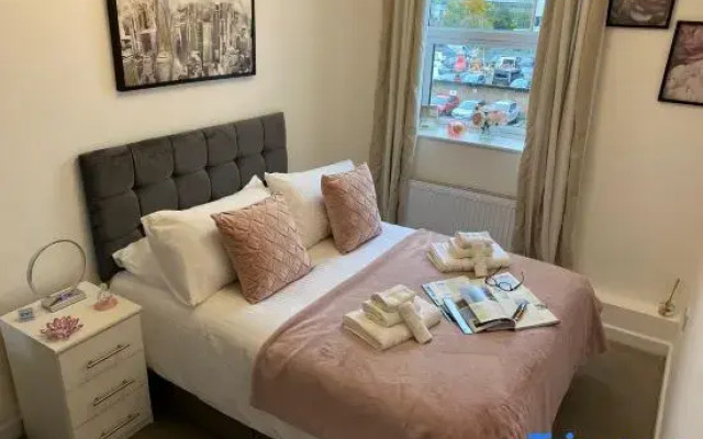 Stylish Apartment in Watford