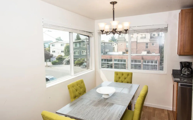 Crockett Rocket - Heart of Seattle - Sleeps 12