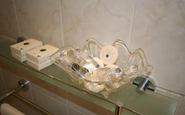 Paris Interiors Rentals - Le Marais Archives 2 Bdr