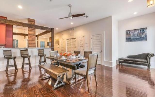Luxury Loft-Style 3BR Townhouse by Hosteeva