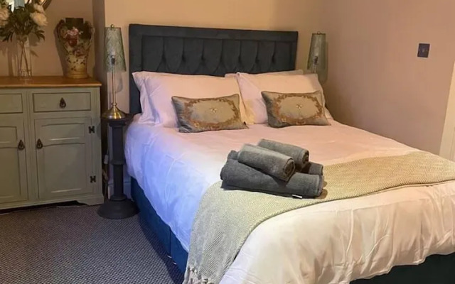 Remarkable 5-bed House in Ross-on-wye