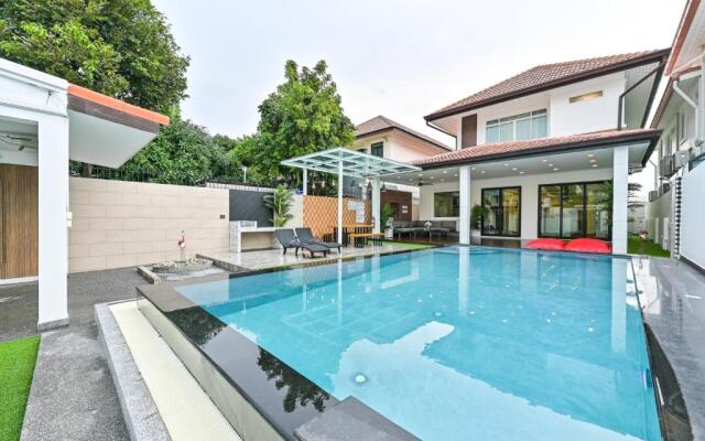 4BD Pool Villa Pattaya with Jacuzzi - Exquisite Pool Villa A