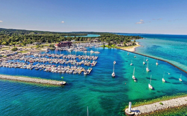 Downtown Traverse City Condo < 1/2 Mi to Beach!