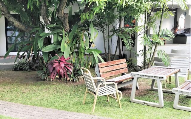 Bananaquit Apartments