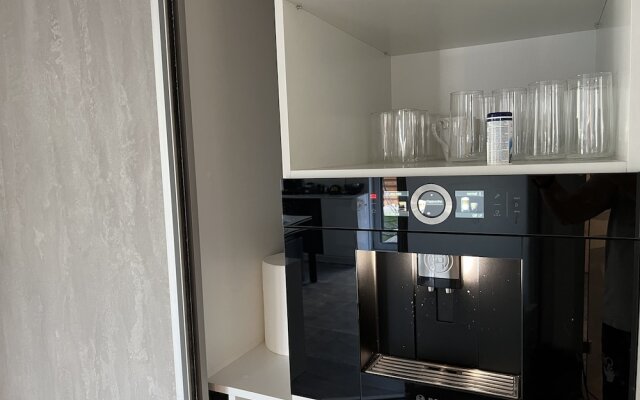 Stunning 3-Room Penthouse W10+W11
