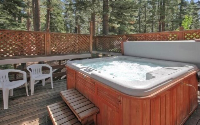 Kaley Vacation Rental Cabin by RedAwning