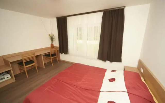 Rooms And Apartments at River