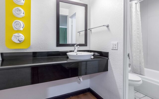 Motel 6 Riverside, CA - UCR East