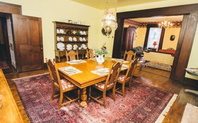 Old Caledonian Bed and Breakfast