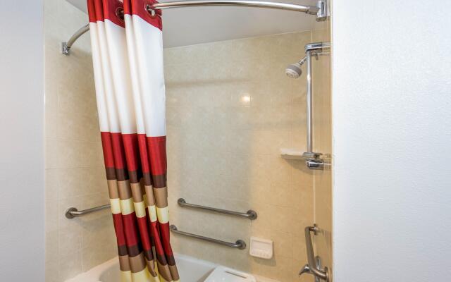 Ramada by Wyndham Medford Airport North