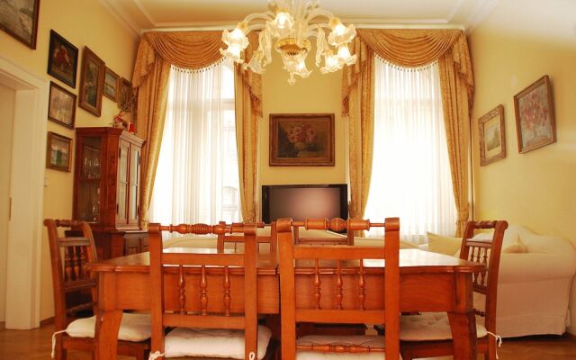Bohemia Antique Apartment