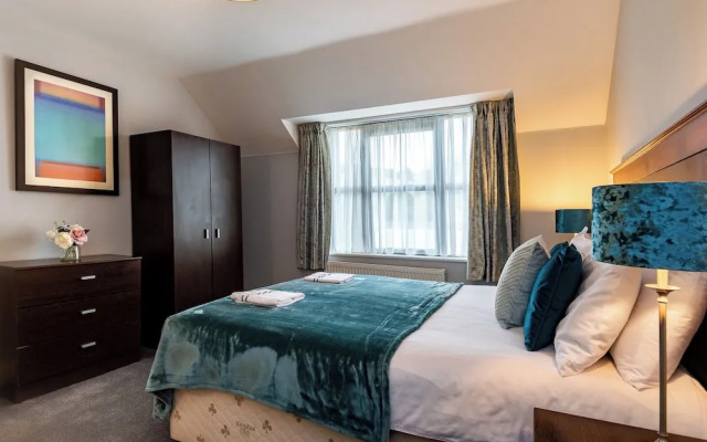 3 Bedroom pet Friendly Home With Access to Pool