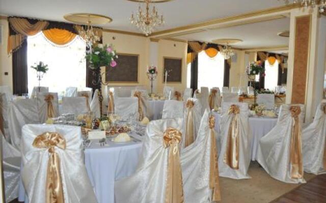 Tudor Lodge