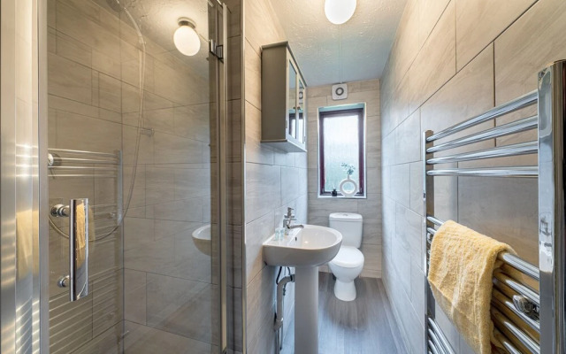 Staines Studio Apartment - Heathrow