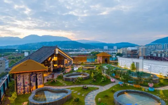 Timson Rezen Hot Spring Hotel – Outside – Dali