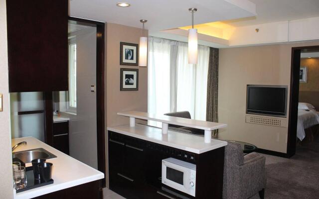 Hotel Royal Suites and Towers