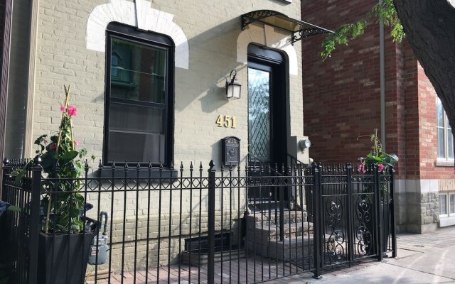 Beautiful 4BR Downtown House, Sleeps 10