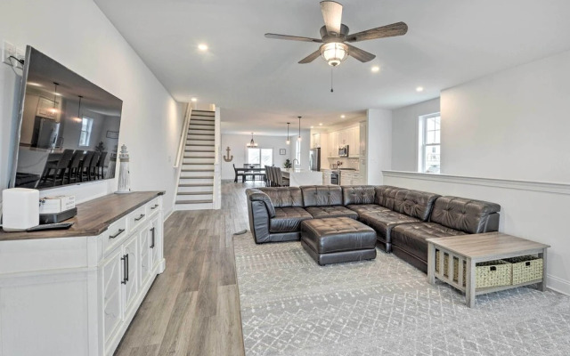 New Townhome < Half Mi to Beach!