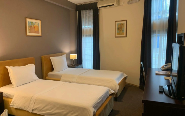 Keto Hotel