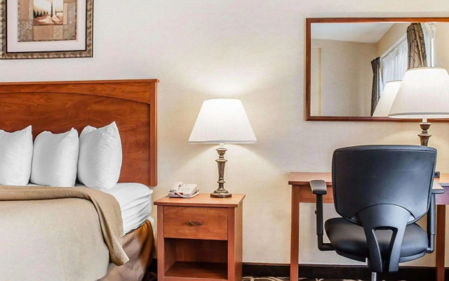 Quality Hotel & Suites At The Falls