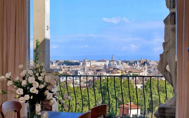 Sant Onofrio Terrace Apartment