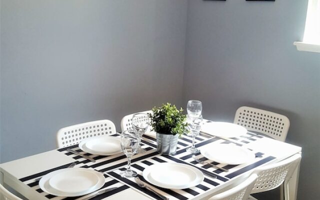 Lavish Suites - 4 Bedroom Guesthouse