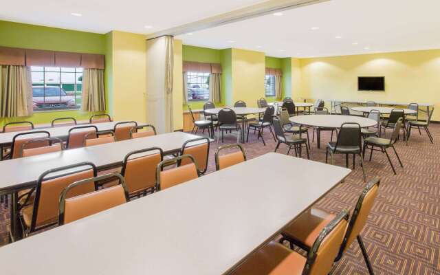Microtel Inn & Suites by Wyndham Delphos