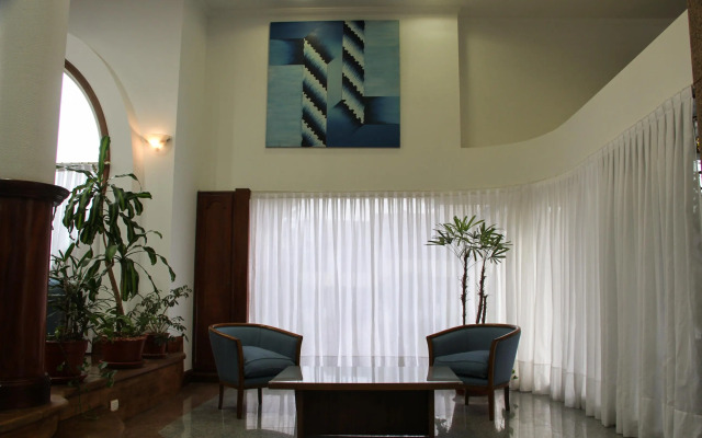 Hotel Reviens