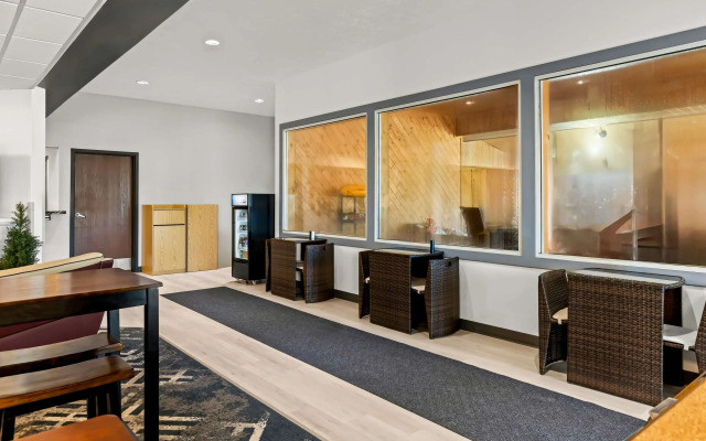 Americas Best Value Inn Tahquamenon Country